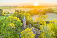 Klokkentoren van Toornwerd bij zonsondergang