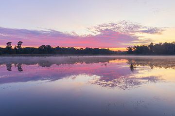 Zonsopkomst Dwingelderveld - Drenthe (Nederland) van Marcel Kerdijk