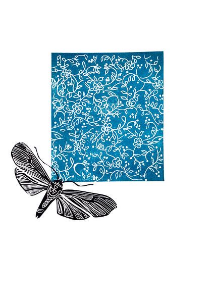 Linoldruck, Blumen mit Mottenblau von Angela Peters