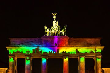 Brandenburger Tor met projectie van de Berlijnse skyline