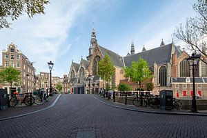 Blick auf die Alte Kirche in Amsterdam