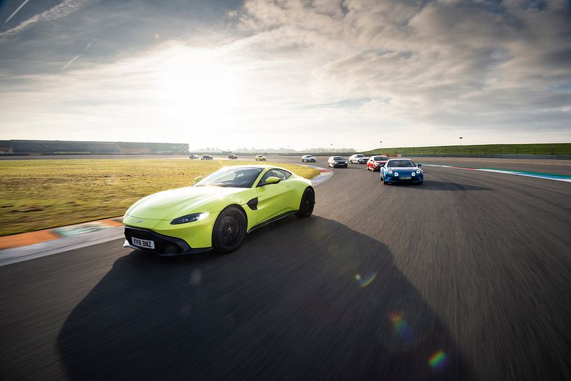 Leading the Pack, Aston Martin  par Sytse Dijkstra