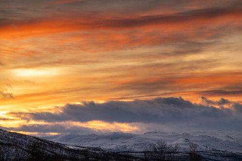 Lappland, perlweißer Sonnenaufgang über Kilpisjärvi (Finnland)