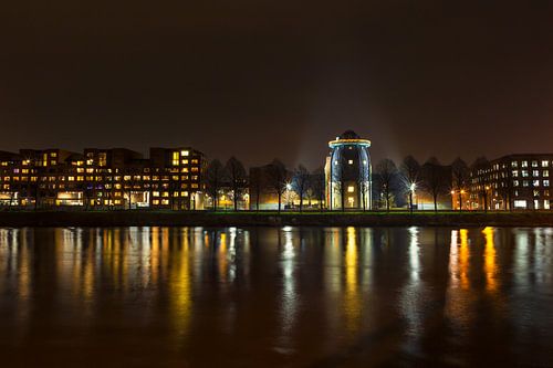 Maastricht de nuit. Vue du Bonnefantenmuseum et de la céramique