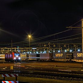 Der nächtliche Puls von Venlo: Der Rangierbahnhof von JacArt Prints