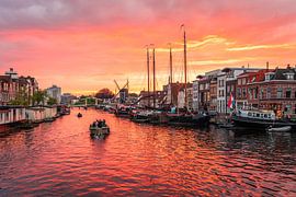 Leiden - Zonsondergang met boot op het Kort Galgewater (0026) van Reezyard