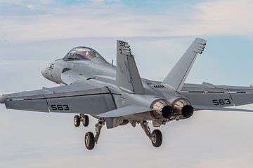 Touch and go! Doorstart Boeing EA-18G Growler. van Jaap van den Berg