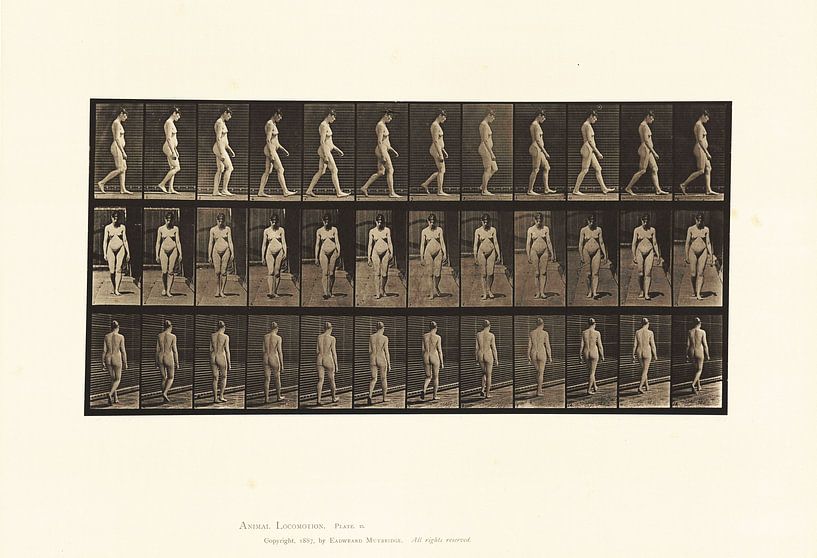 Nude woman walking by Atelier Liesjes