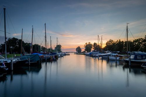 Zonsondergang bij de haven van Teroele Friesland