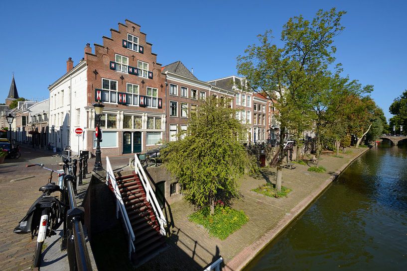 Oudegracht in Utrecht between Geertebrug and Smeebrug by In Utrecht