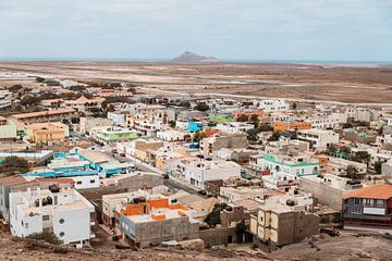 Blick über die Hauptstadt von Sal, Kap Verde von Dayenne van Peperstraten