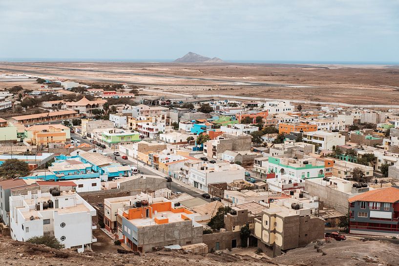 Vue sur la capitale de Sal, Cap-Vert par Dayenne van Peperstraten