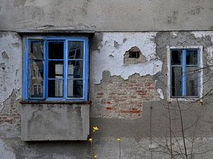 Altes Haus - Blaue Fenster