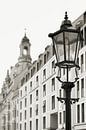 Lantaarn in de oude stad van Dresden met Frauenkirche van Heiko Kueverling thumbnail