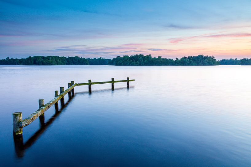 Meerpalen in het Paterswoldsemeer bij Groningen van Evert Jan Luchies