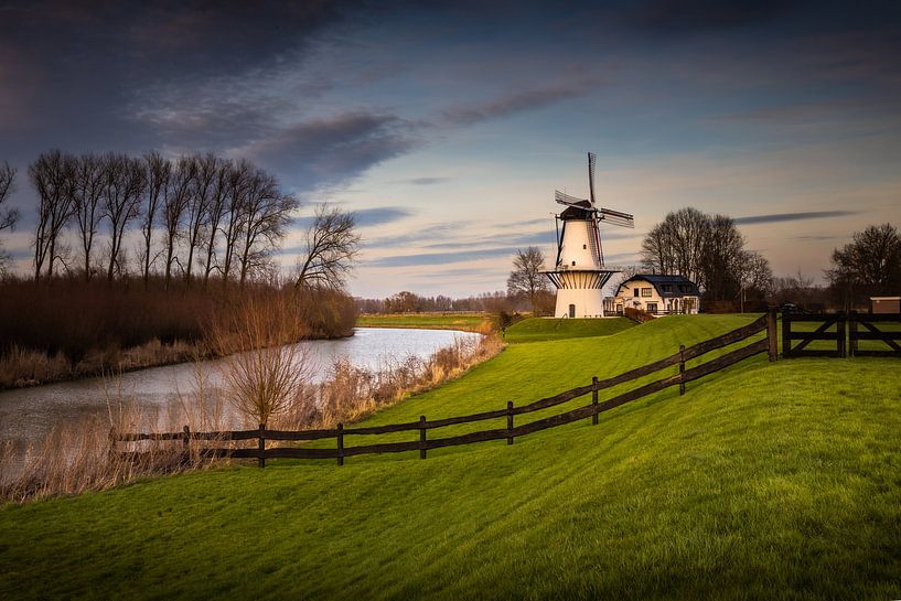 Mill De Vliender in Twilight by Viocida