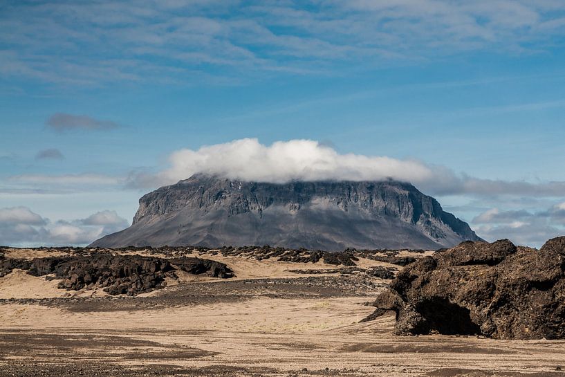 Herðubreið, the broad-shouldered by Gerry van Roosmalen