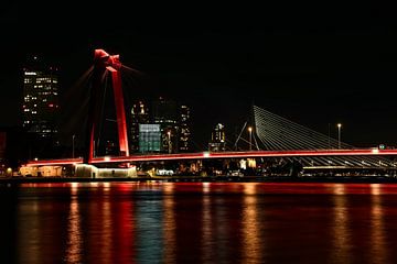 Willemsbrug Rotterdam In de avond van Esther van Dijk