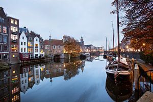 Historisch Delfshaven bij schemering in Rotterdam