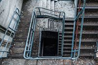 Die Treppe hinunter