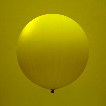 Der Ballon. Olivgrün. Minimalismus. von Alie Ekkelenkamp