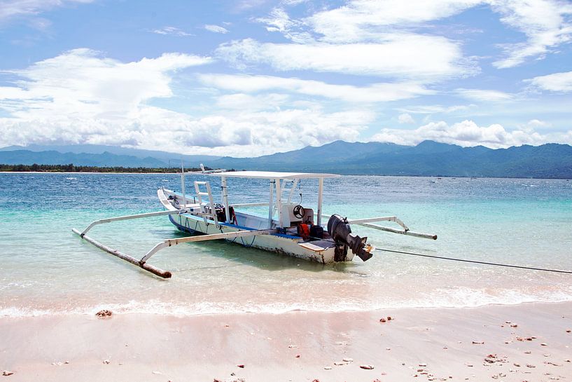 Traditional fishing boat on Gili Meno island by Eye on You