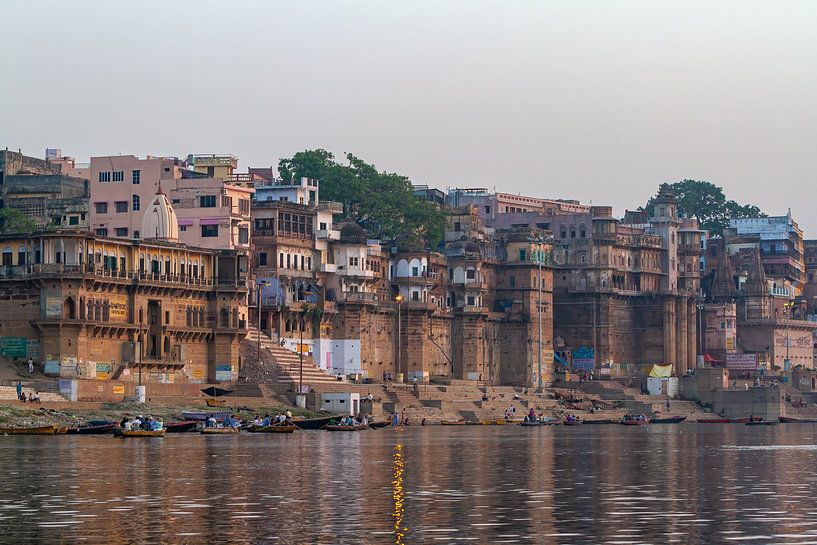 Die Ghats von Varanasi am Ganges von Roland Brack