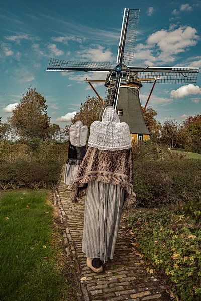 Zeeland children in traditional costume by Lisette van Peenen