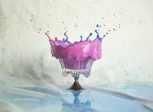 Happy splash (photographie de splash dans de jolies couleurs rose, lilas et bleu)