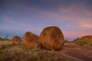 Majestic Silence - Devil's Marbles by Full Moonlight by Joyce van Dijk Fotografie - fotografiekunst vanuit m'n