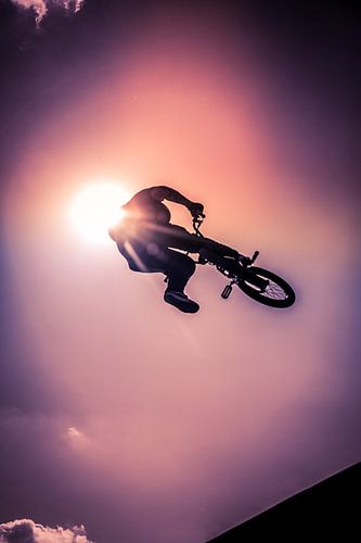 Adrenalin im Sonnenlicht – BMX in der Luft