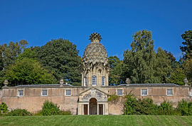 „The Pineapple“, in der Nähe des Dorfes Airth in Stirlingshire, Schottland, Vereinigtes Königreich von Arch White