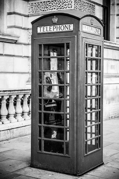 Classic phone booth in London by Barbara Koppe