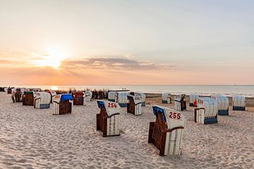 Strandstoelen aan de Noordzee in Cuxhaven-Duhnen van Werner Dieterich