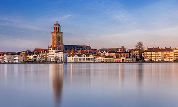 Zonsondergang op de Deventer skyline, Nederland van Adelheid Smitt