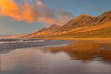 Zonsondergang op het strand van Cofete van Markus Lange