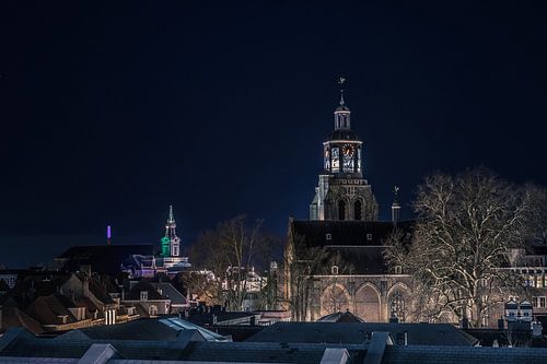 Skyline van Bergen op Zoom in de avond