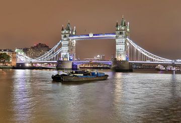 Tower Bridge in Londen bij nacht van MPfoto71