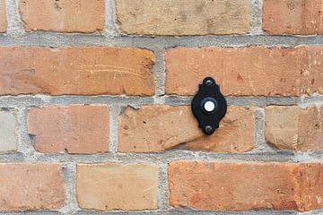 Bouton de sonnette sur un mur de maison