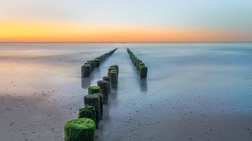Sonnenuntergang am Strand von Cadzand-Bad von John van de Gazelle