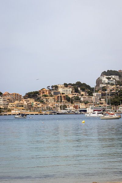 Huizen van Port de Sollér aan de kust | Reisfotografie van Kelsey van den Bosch
