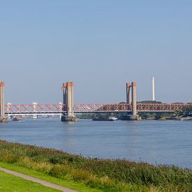 Spijkenisser bridge by Joop Kalshoven