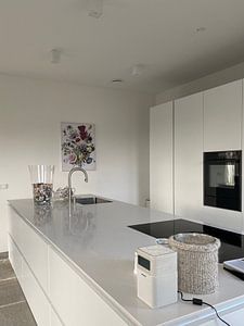 Bouquet de fleurs sur fond blanc (vu à VT Wonen)