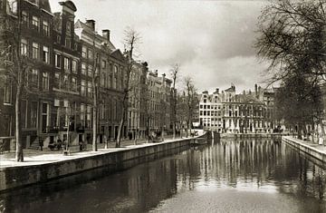 Herengracht Canal Old Amsterdam by Corinne Welp