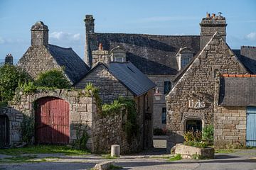 Oude stenen huizen in Locronan, Bretagne van Manuuu