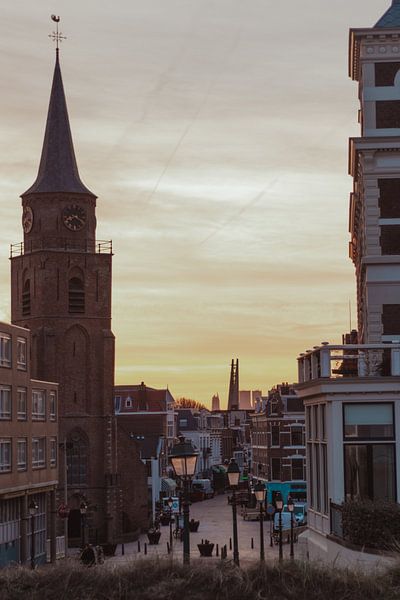 Keizerstraat Scheveningen bei Sonnenaufgang von Anne Zwagers