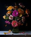 Fleurs de cueillette colorées dans un vase en verre par Inkhere Art Aperçu
