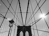 New York sunshine over Brooklyn Bridge van Carina Meijer ÇaVa Fotografie thumbnail