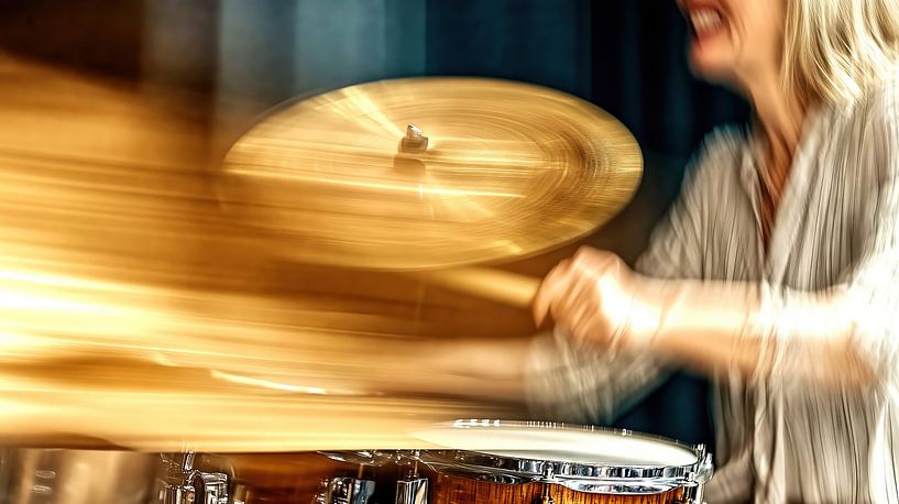 Energetic drummer: passion on stage by Frank Heinz