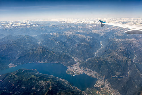 Luchtfoto van Locarno en het Lago Maggiore